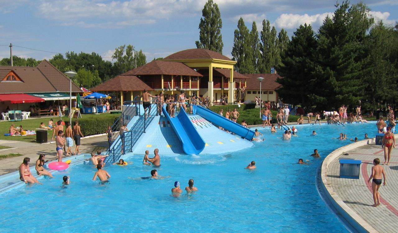 CSEVI Apartmanház Mezőkövesd Exteriér fotografie